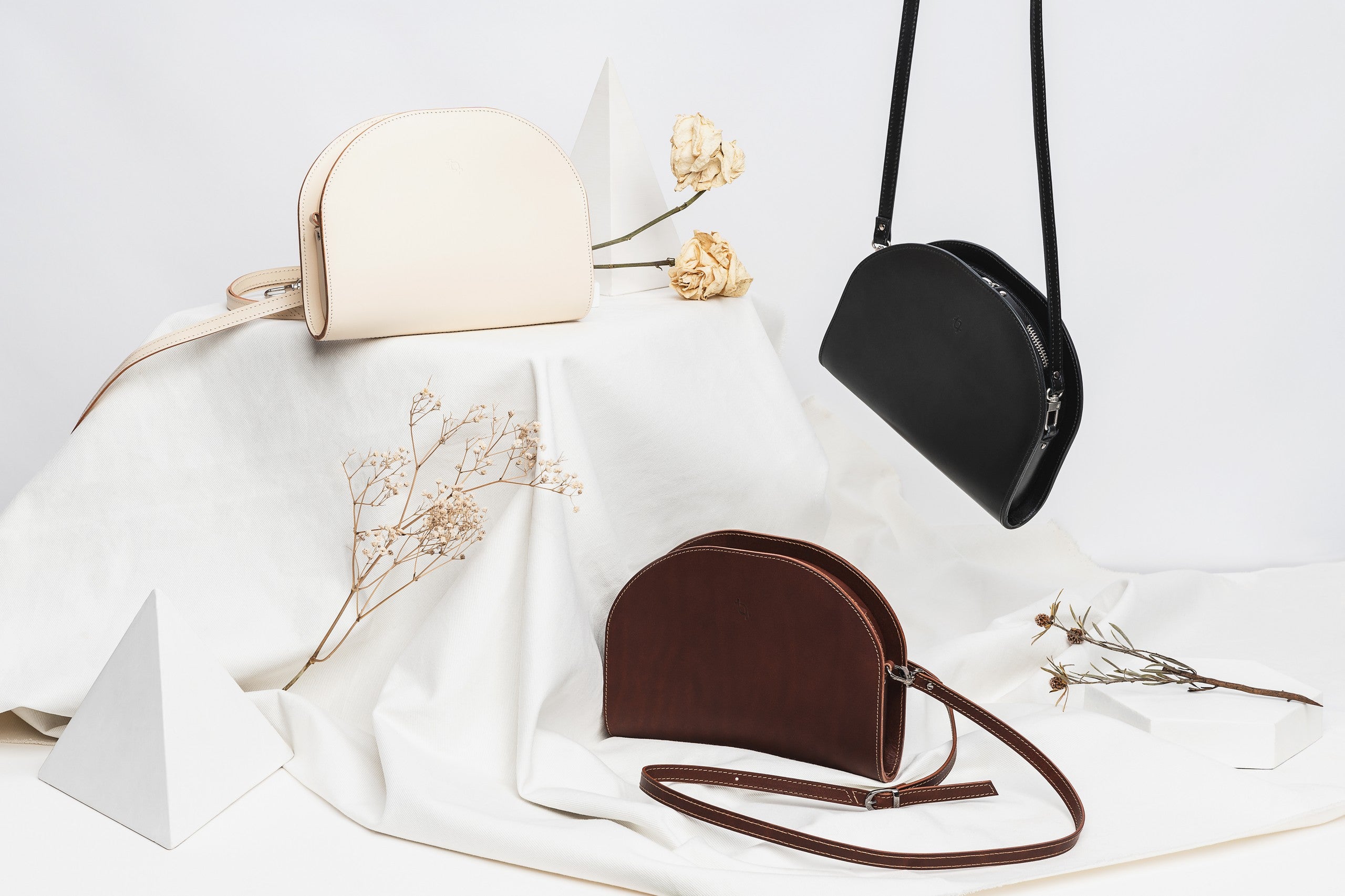 Leather Handbag Half Moon - Cognac