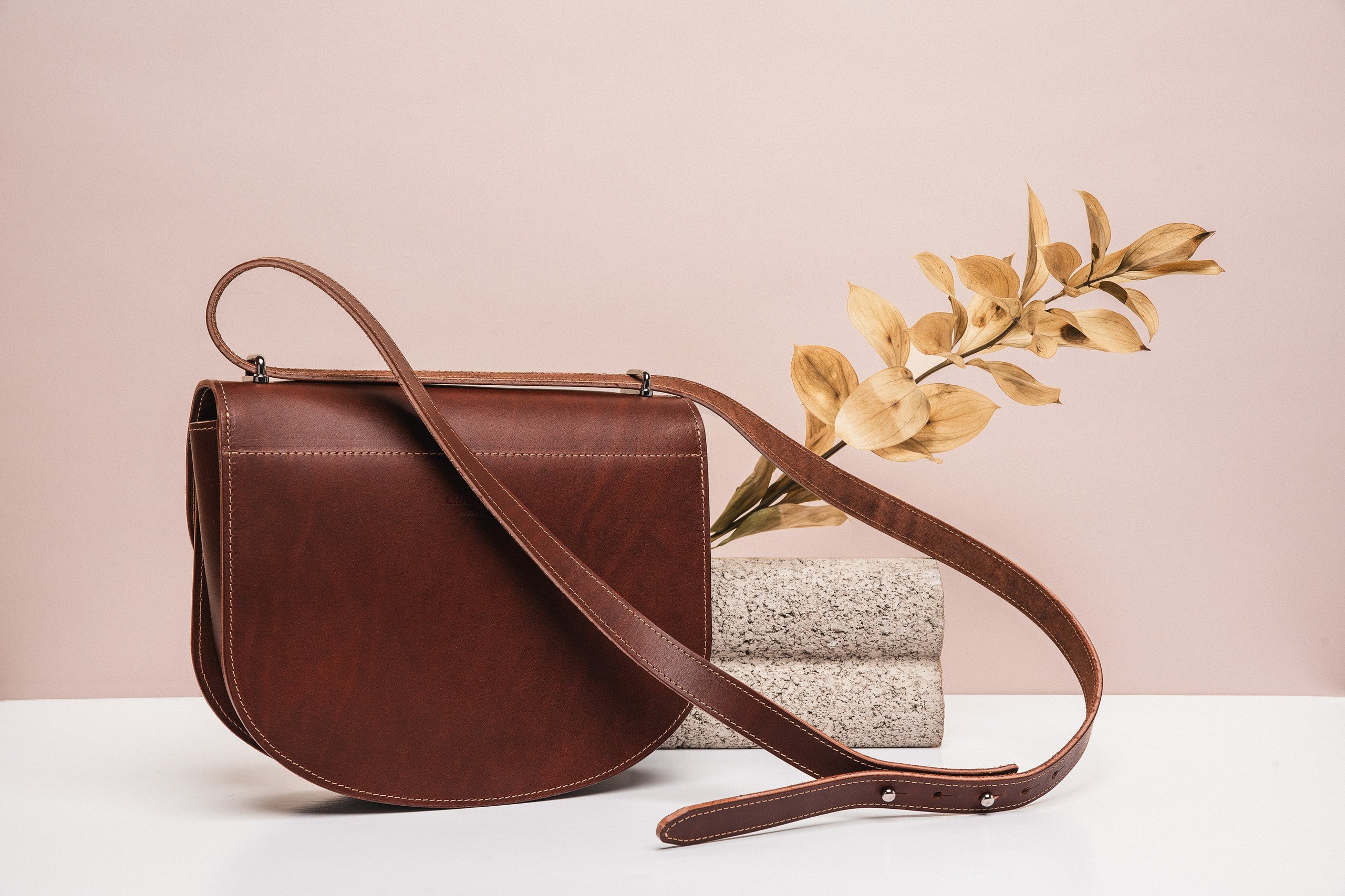 Leather Handbag Moon Pack - Cognac
