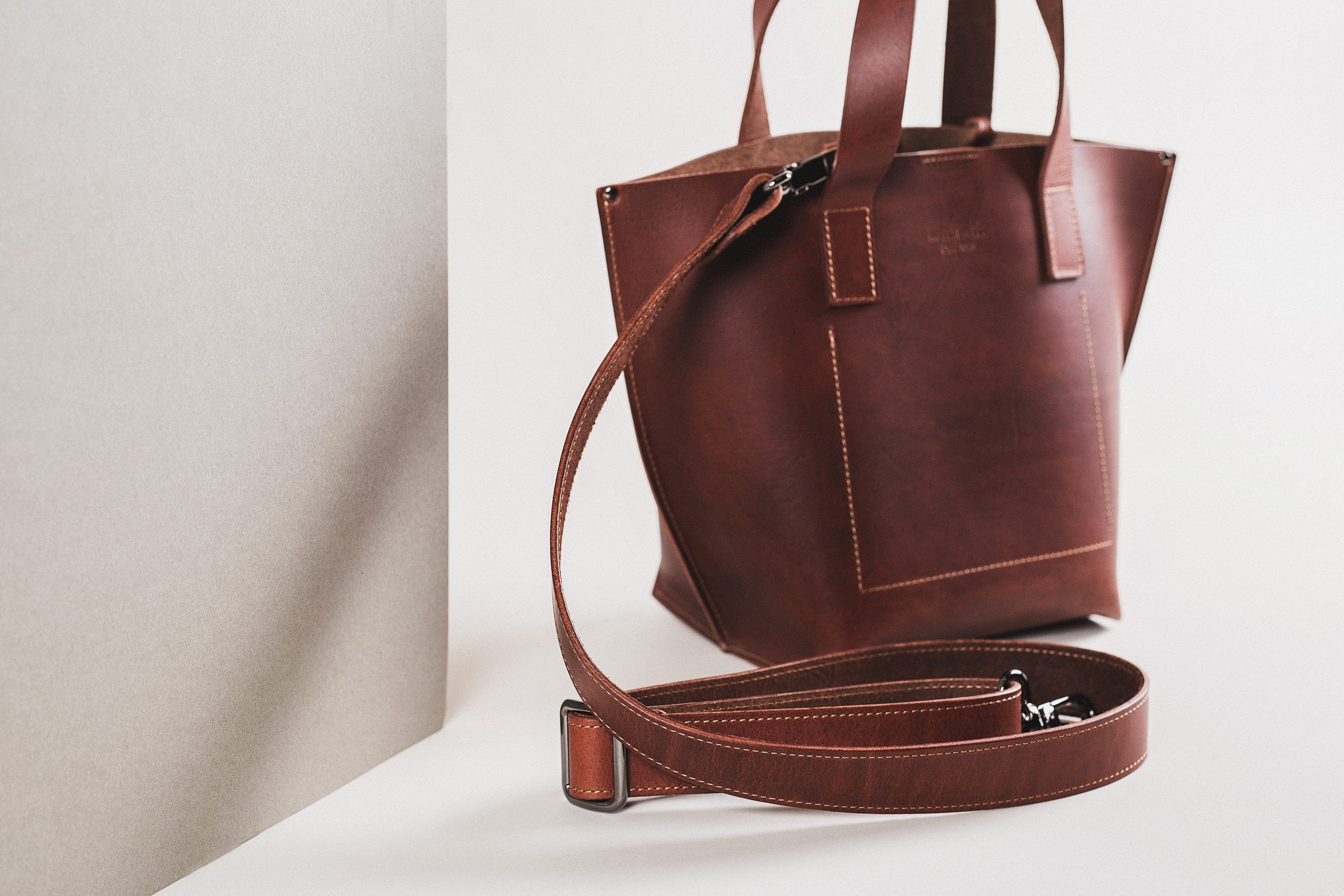 Model Bucket - Cognac