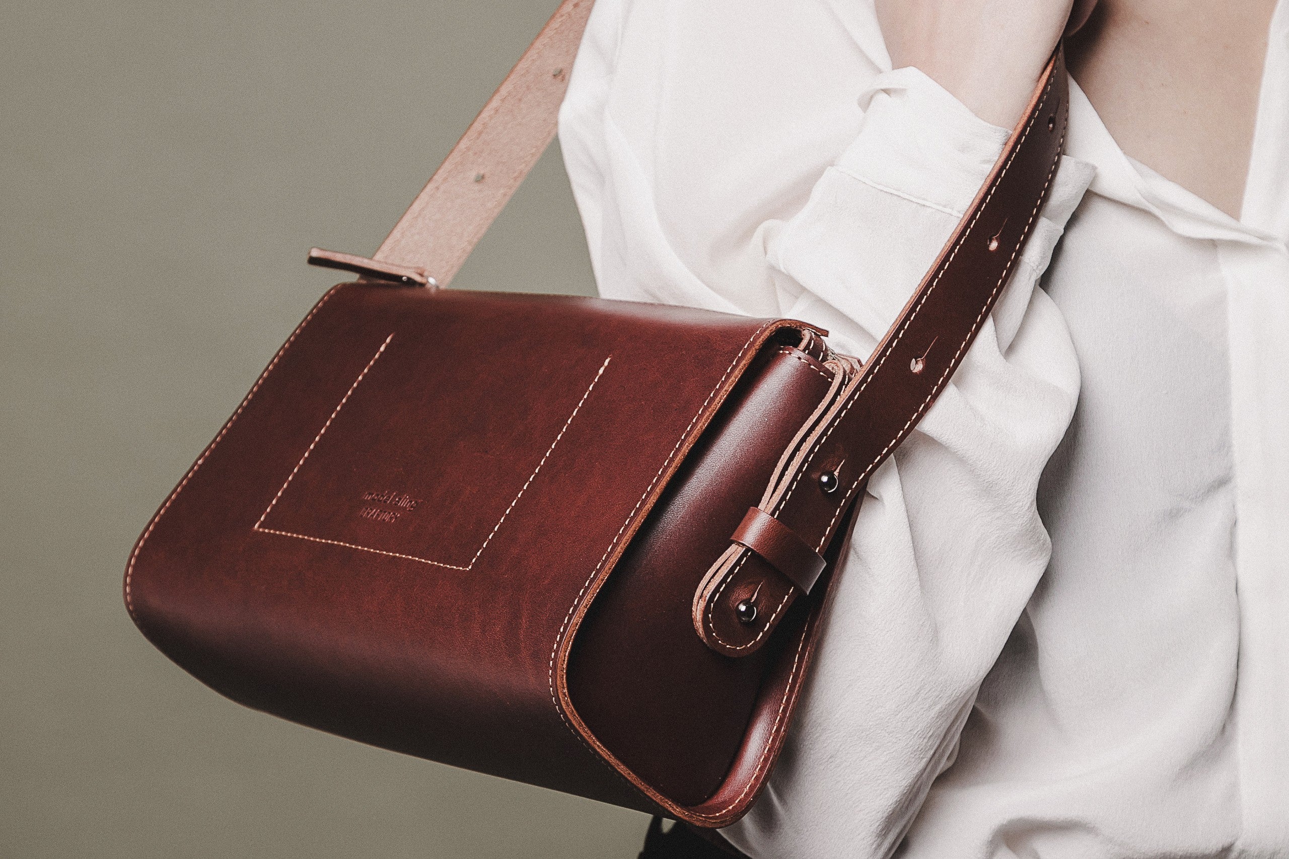 Model Sling - Cognac